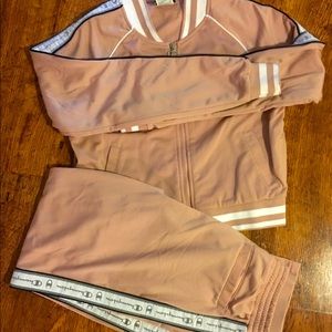 New without tag Women’s Track Suit size S